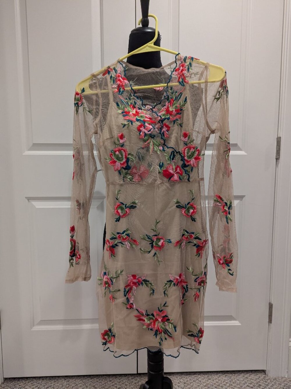 GUESS Embroidered Tan Dress Sz XS